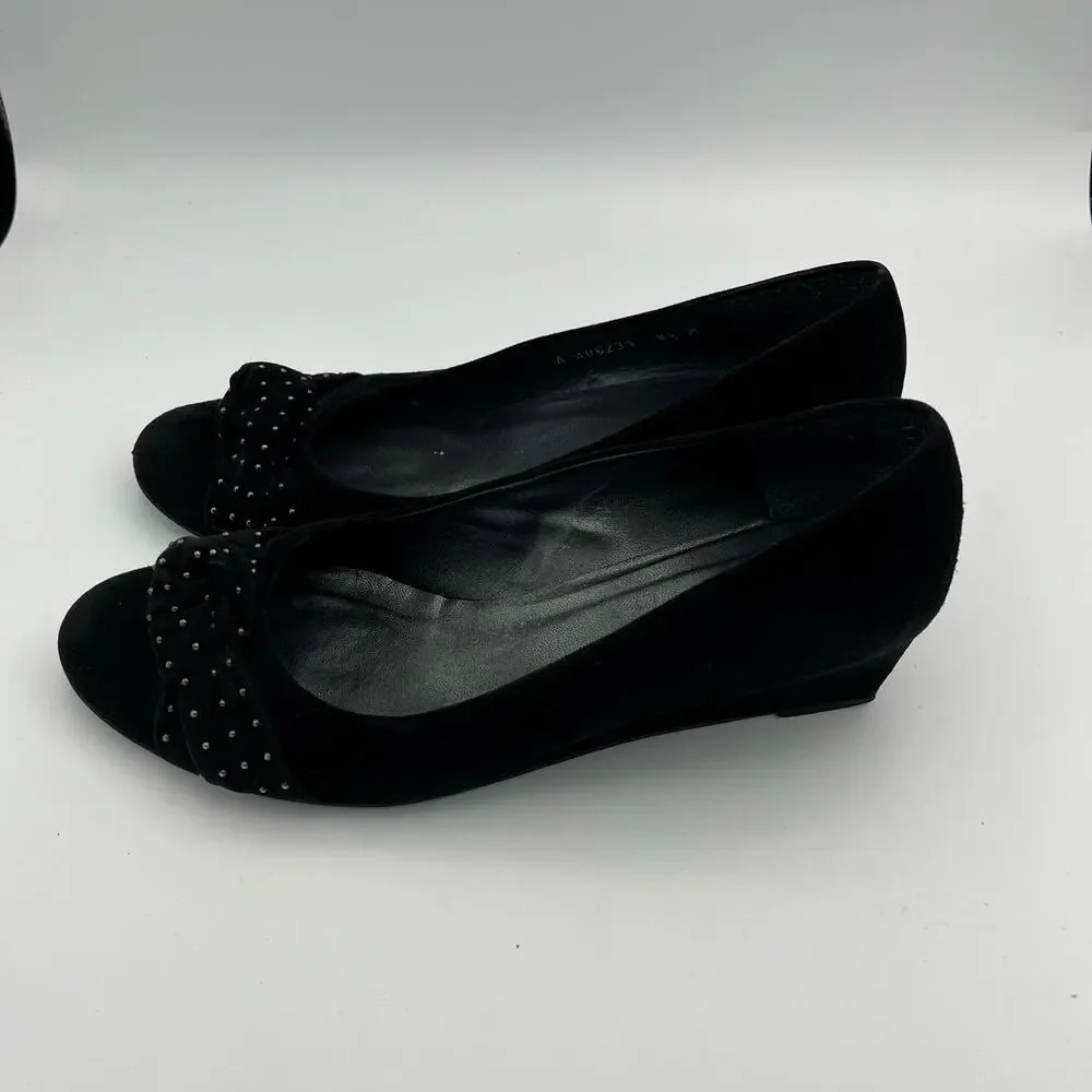 Stuart Weitzman Women's Black Suede Closed Toe Wedge Pumps Size 8 1/2 M - Picture 3 of 10